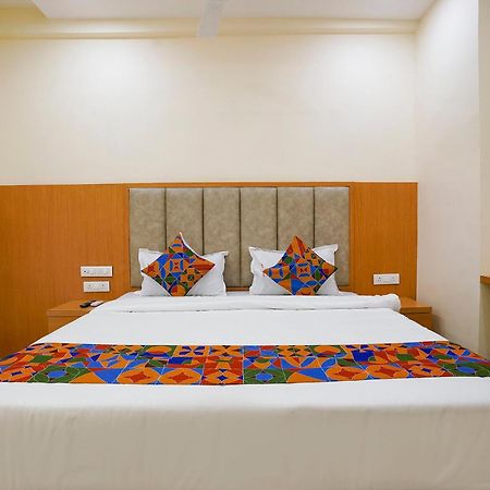 Fabhotel 7 Square - Nr Bkc ムンバイ エクステリア 写真