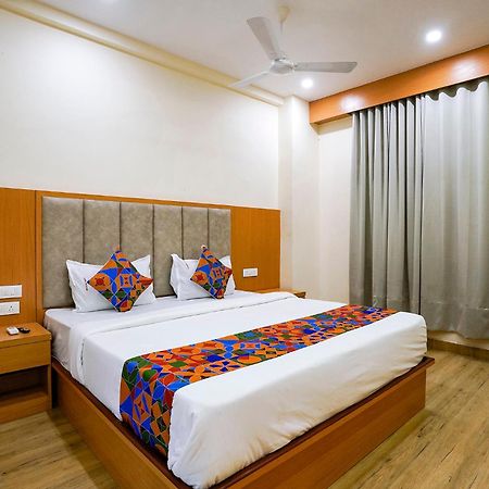 Fabhotel 7 Square - Nr Bkc ムンバイ エクステリア 写真