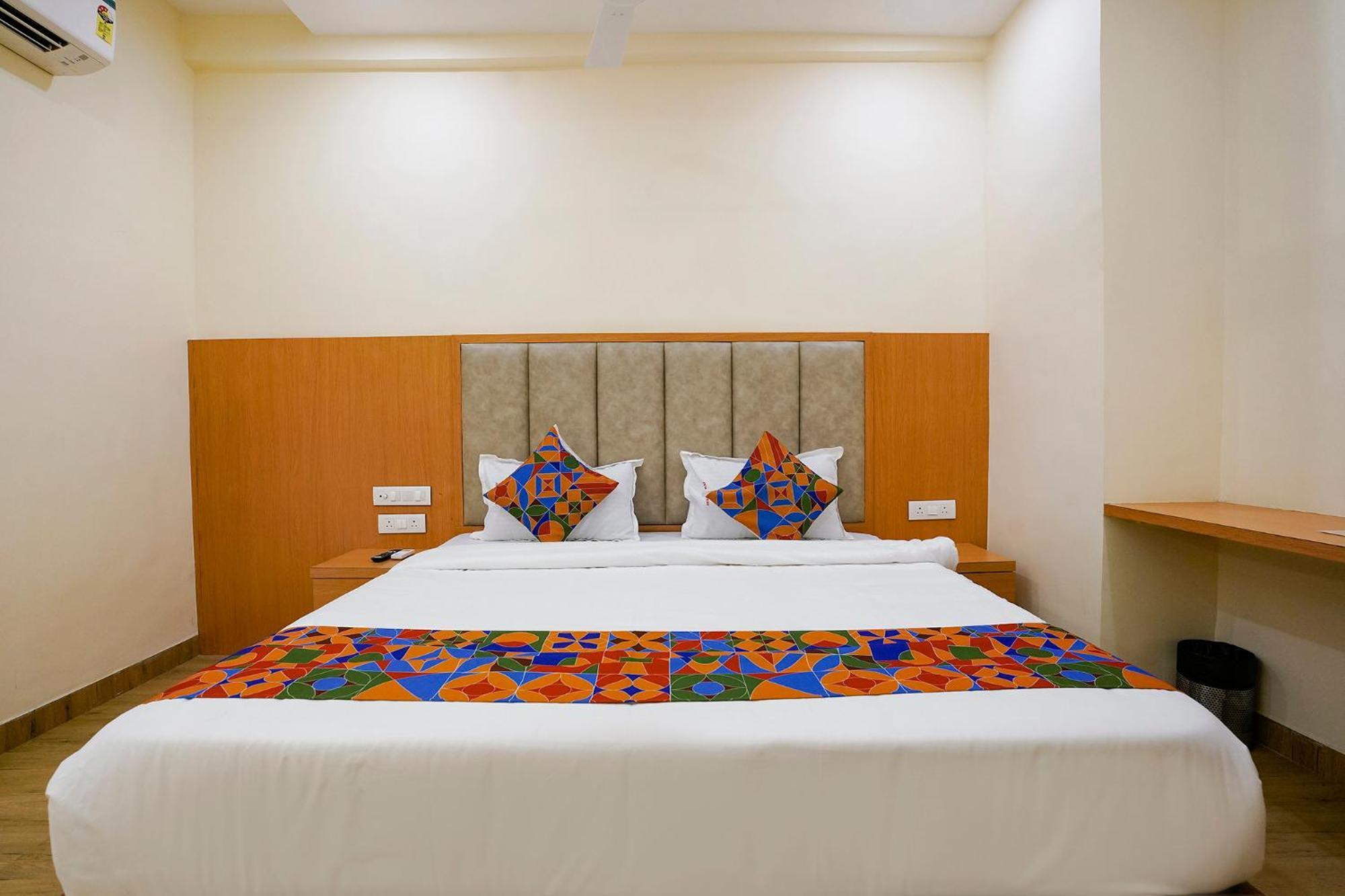 Fabhotel 7 Square - Nr Bkc ムンバイ エクステリア 写真