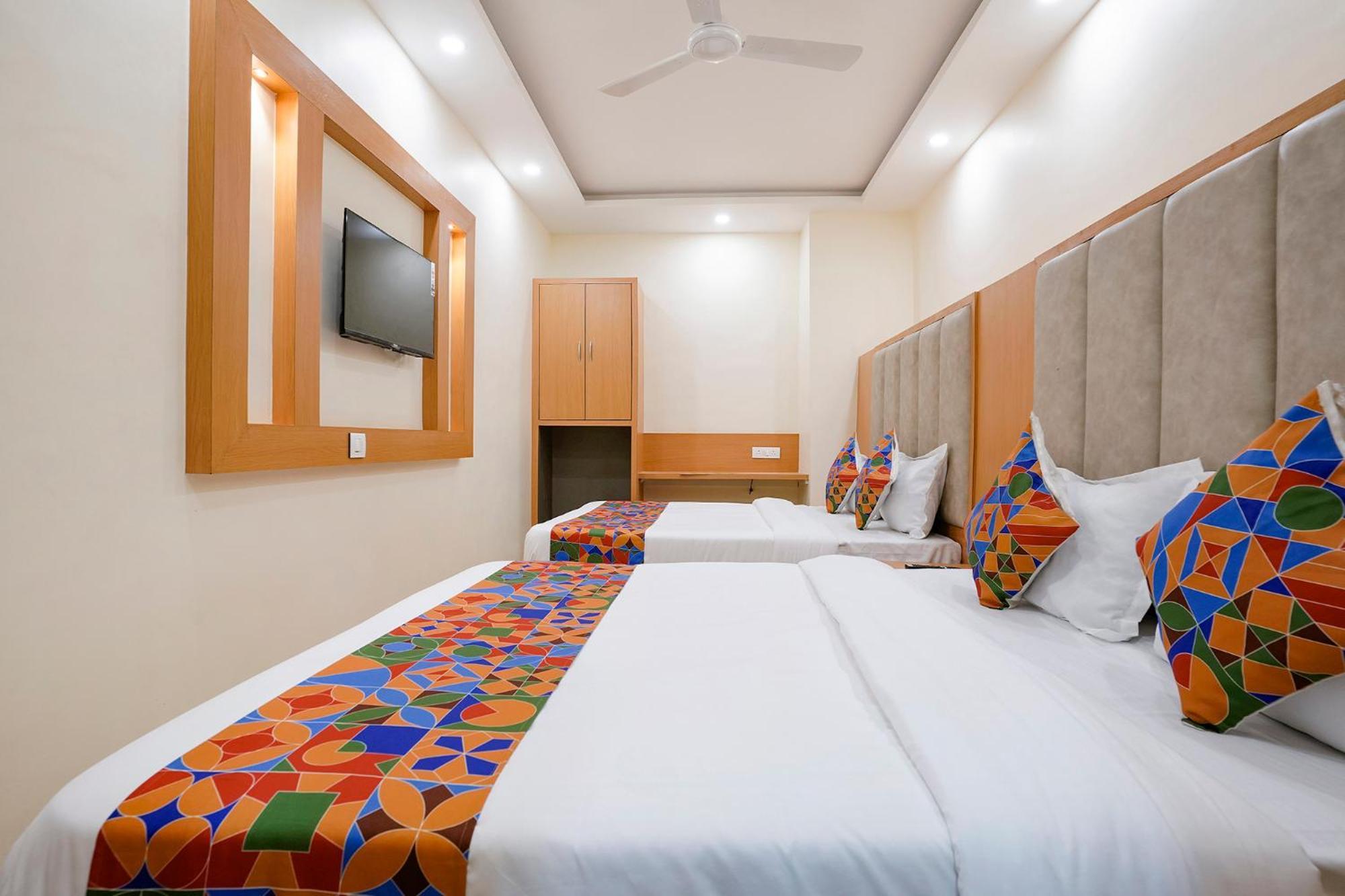 Fabhotel 7 Square - Nr Bkc ムンバイ エクステリア 写真