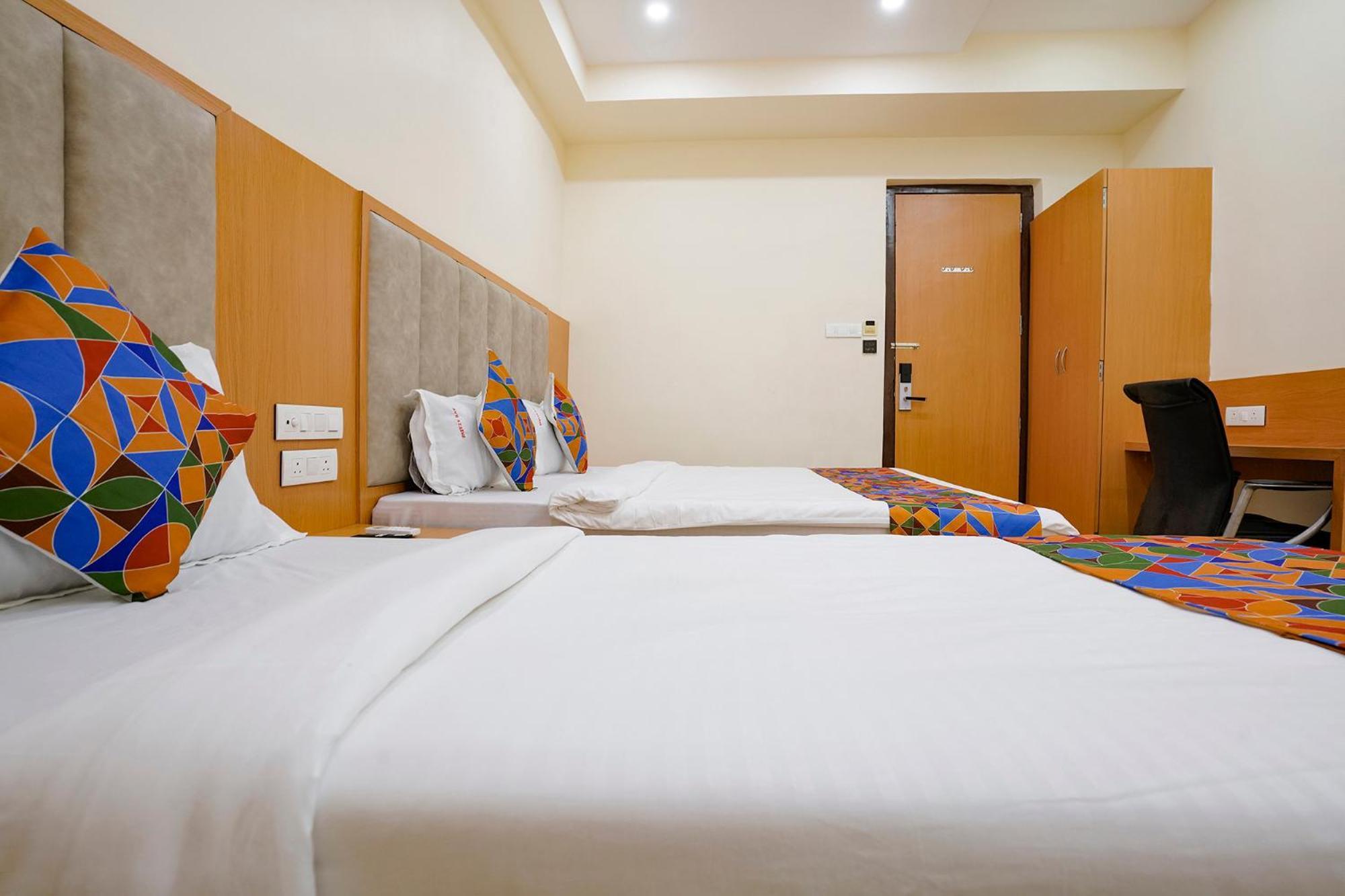 Fabhotel 7 Square - Nr Bkc ムンバイ エクステリア 写真
