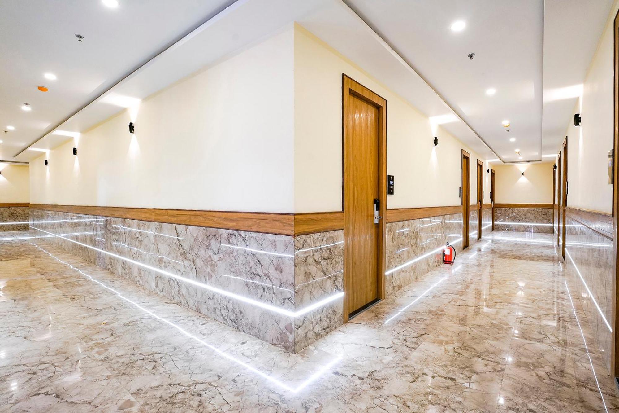 Fabhotel 7 Square - Nr Bkc ムンバイ エクステリア 写真