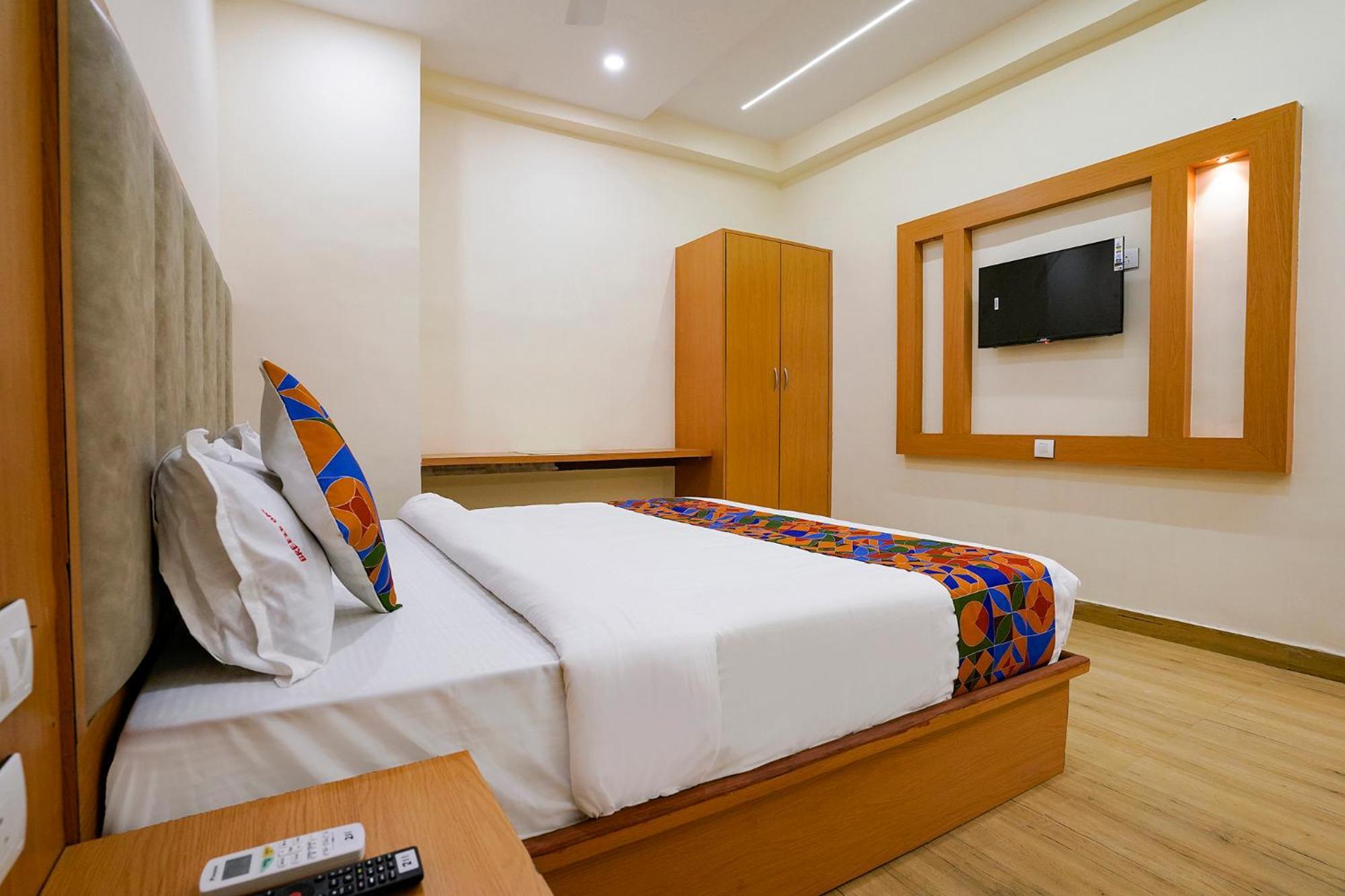 Fabhotel 7 Square - Nr Bkc ムンバイ エクステリア 写真