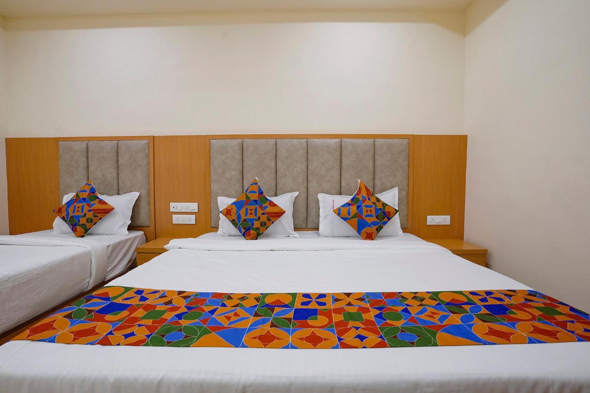 Fabhotel 7 Square - Nr Bkc ムンバイ エクステリア 写真