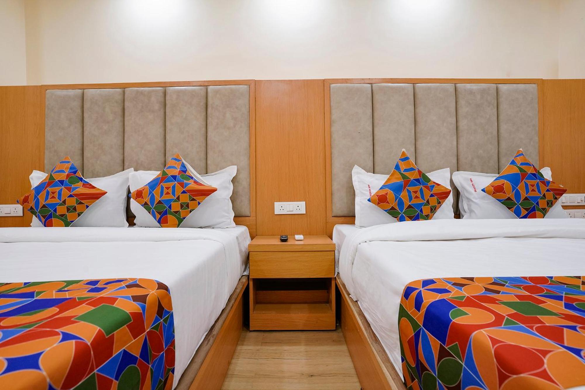 Fabhotel 7 Square - Nr Bkc ムンバイ エクステリア 写真