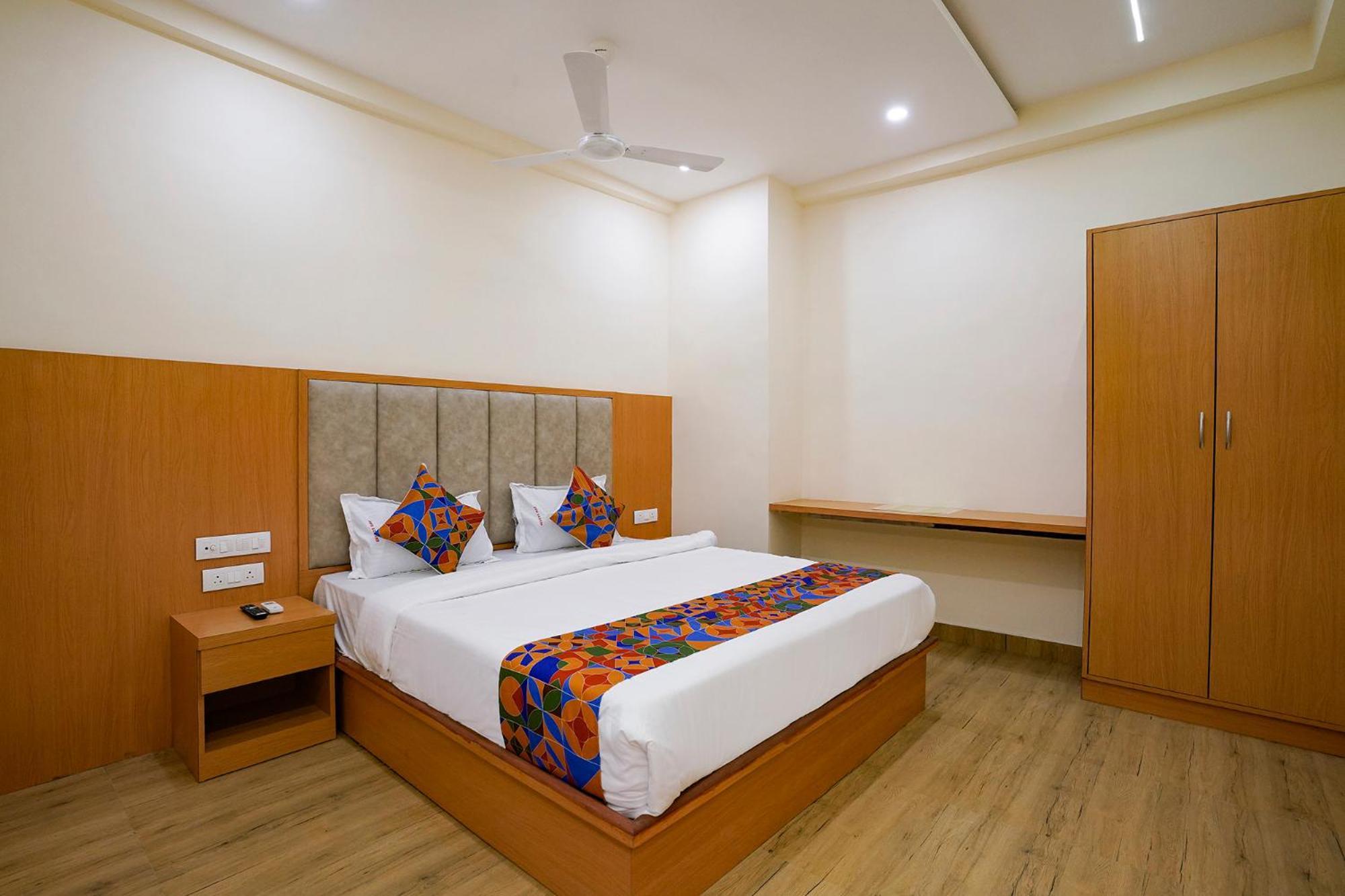 Fabhotel 7 Square - Nr Bkc ムンバイ エクステリア 写真