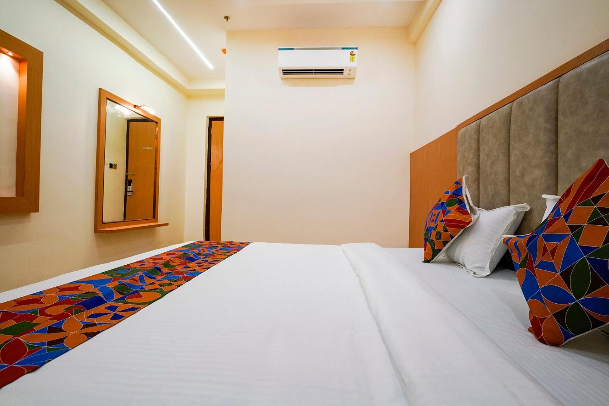 Fabhotel 7 Square - Nr Bkc ムンバイ エクステリア 写真