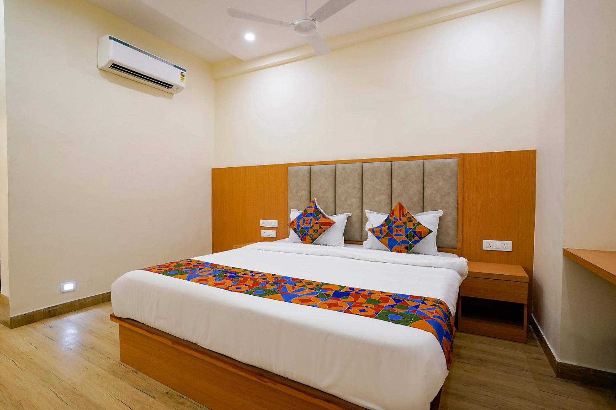 Fabhotel 7 Square - Nr Bkc ムンバイ エクステリア 写真