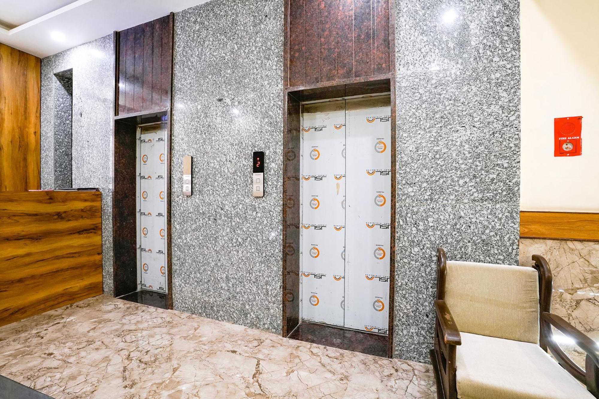 Fabhotel 7 Square - Nr Bkc ムンバイ エクステリア 写真