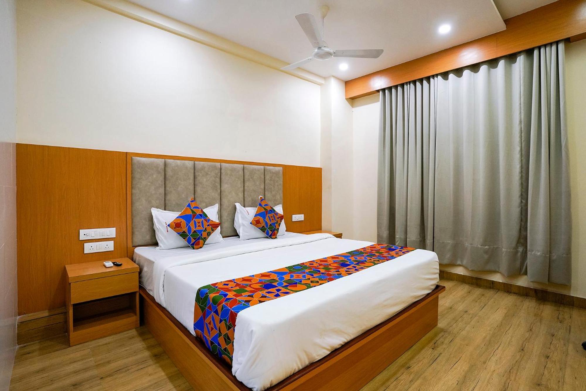 Fabhotel 7 Square - Nr Bkc ムンバイ エクステリア 写真