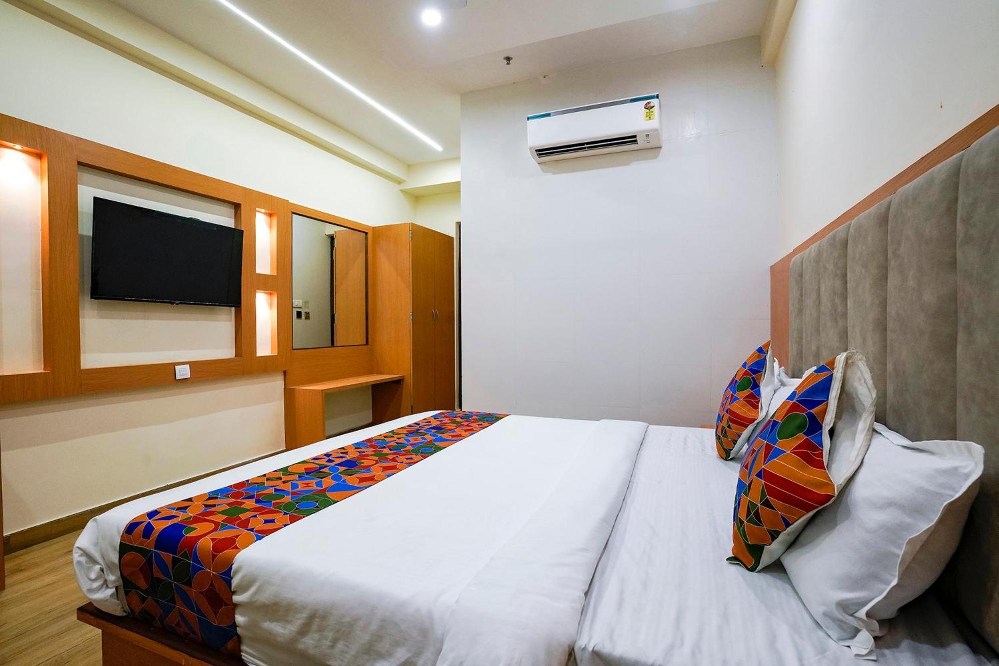 Fabhotel 7 Square - Nr Bkc ムンバイ エクステリア 写真