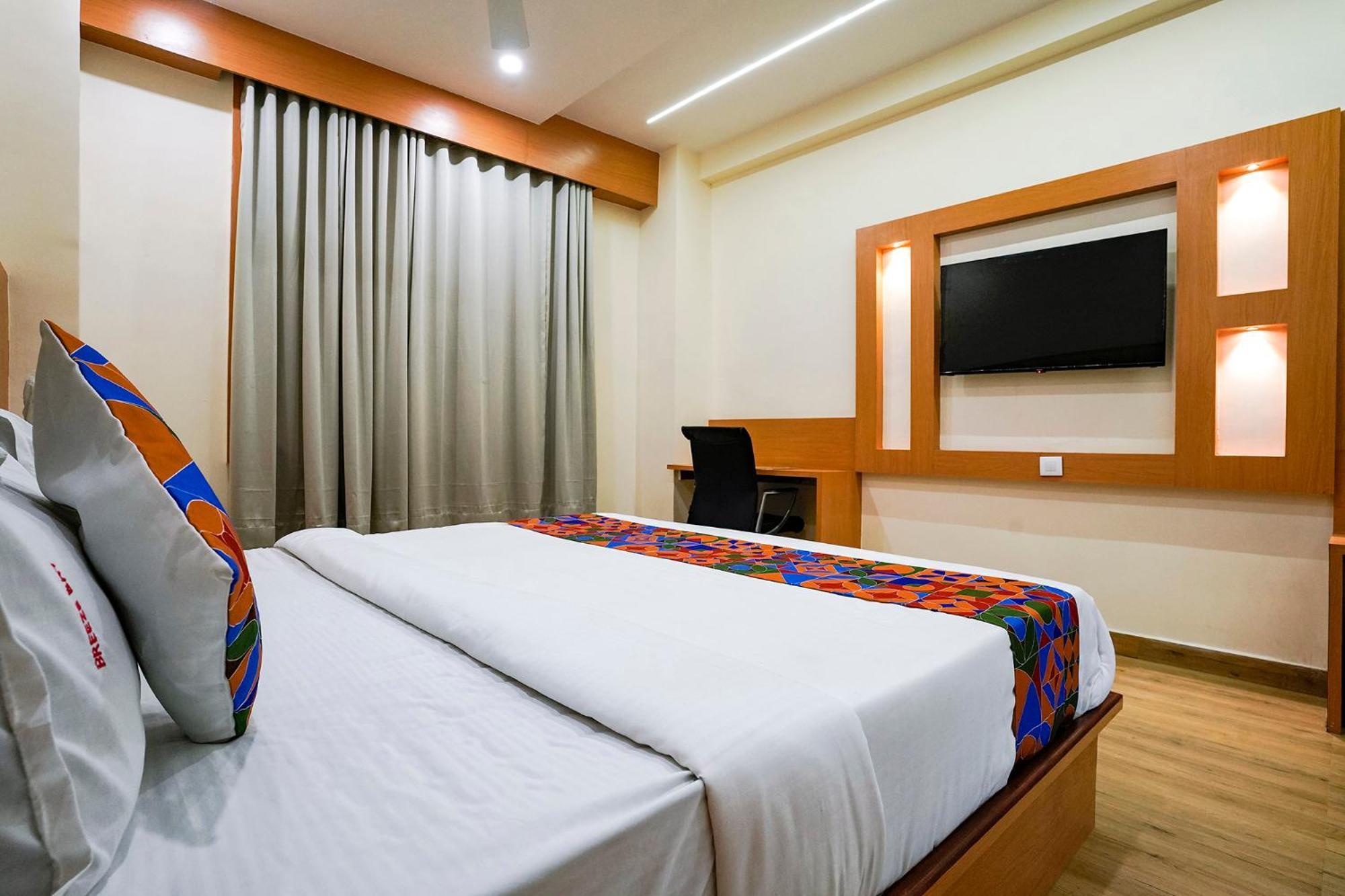 Fabhotel 7 Square - Nr Bkc ムンバイ エクステリア 写真