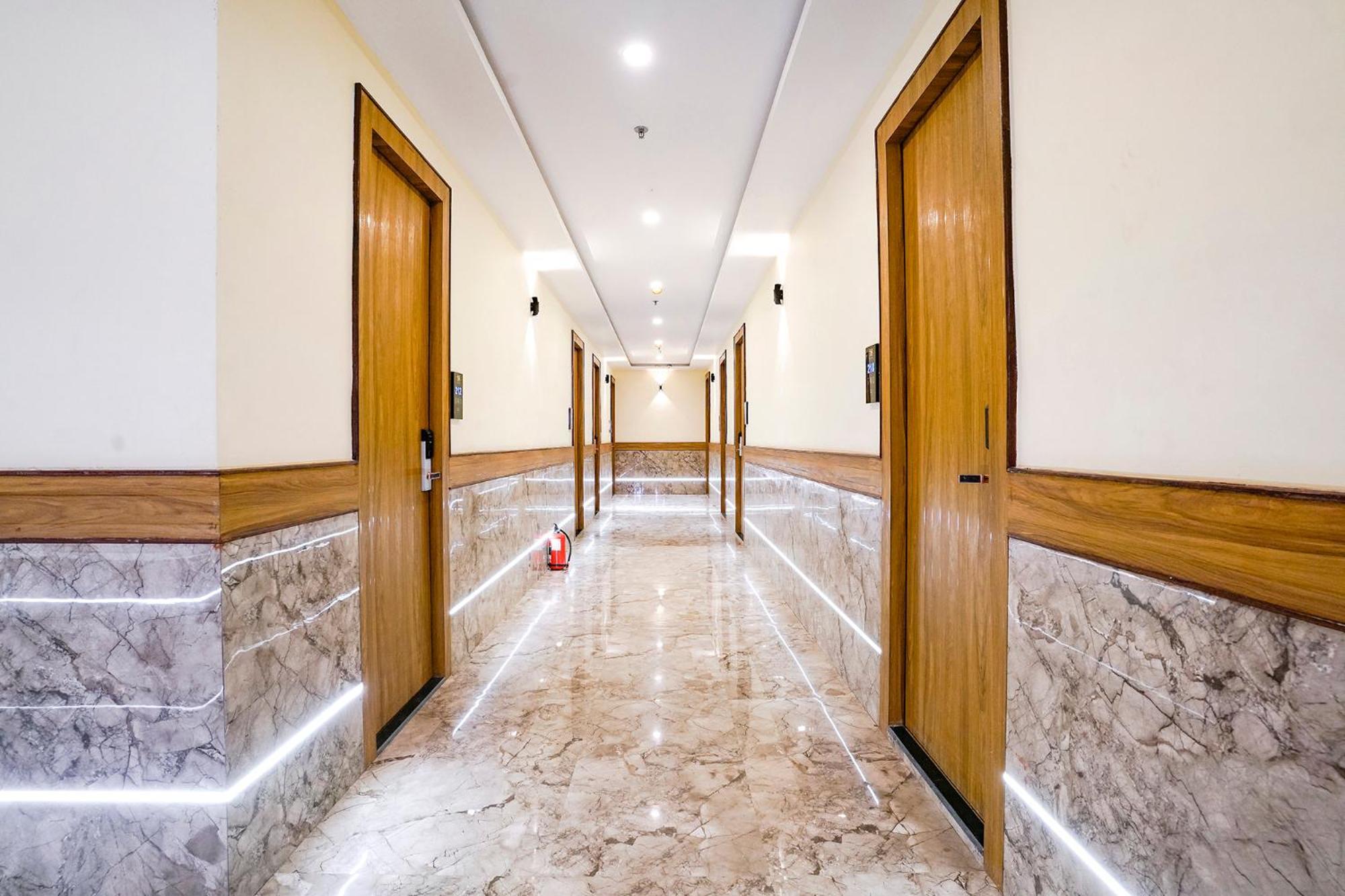 Fabhotel 7 Square - Nr Bkc ムンバイ エクステリア 写真